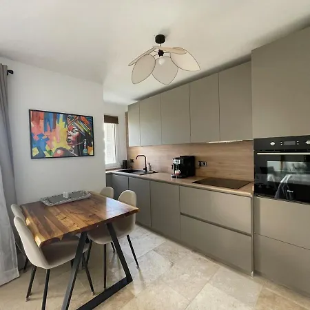 Apartament Anais *
